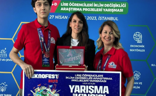 TEKNOFEST'te Çiğli Karşıyaka Aydoğan Yağcı Bilim ve Sanat Merkezi'ne ödül