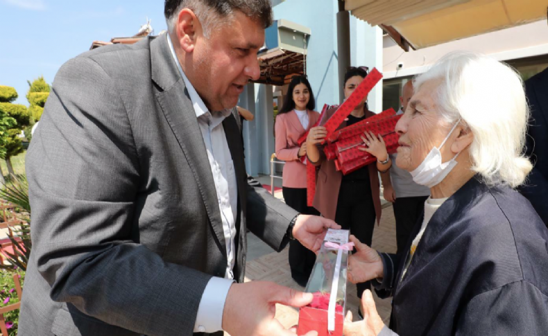 Menderes'te Anneler Günü unutulmadı