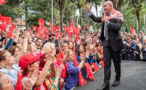 Soyer Tire’den seslendi: Bu ülkeyi taş atarak kurmadık