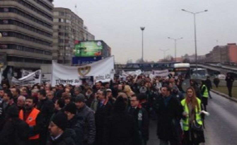 Ankara böylesini görmedi: Binlerce avukat Meclis'e yürüdü