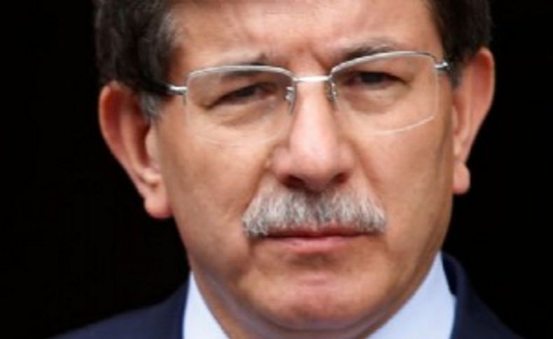 Davutoğlu'na Afyon mitingi öncesi pankart şoku