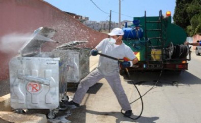 Karabağlar’da 10 bin çöp konteyneri temizleniyor