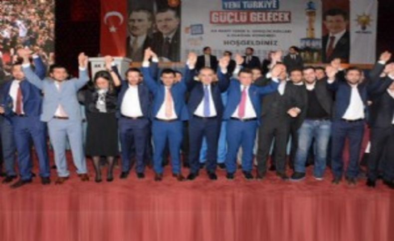 AK Parti İzmir'de gençlik kongresi yapıldı: Delican'ın hedefinde Kocaoğlu