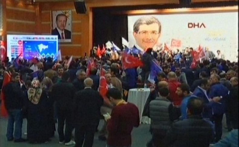 AK Parti'de kutlamalar başladı