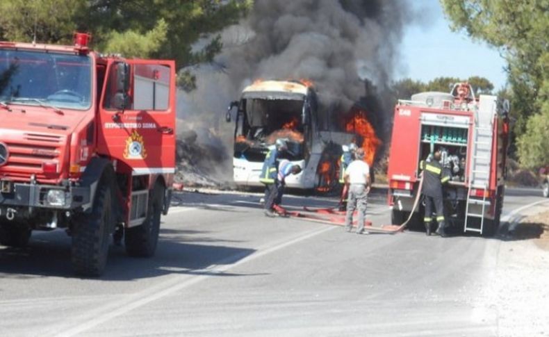 Tur otobüsü yandı 11 Türk yolcu ölümden döndü