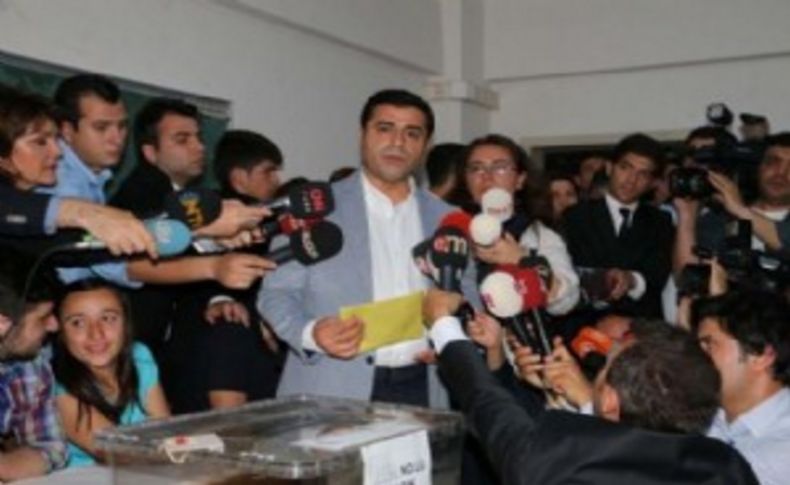 Demirtaş'tan sandık başında yeni anayasa mesajı