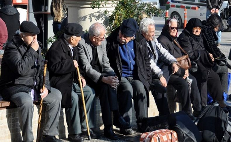 65 yaş ve üstüne sokağa çıkma izni sinyali