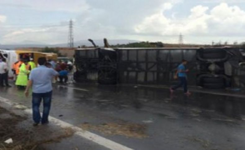 İzmir'de feci kaza: İki otobüs çarpıştı!