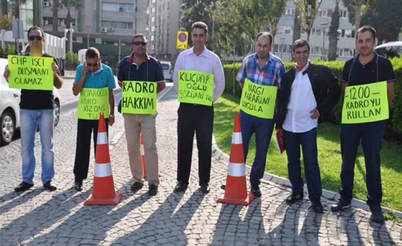 İzmir Büyükşehir önünde yedi kişilik kadro eylemi