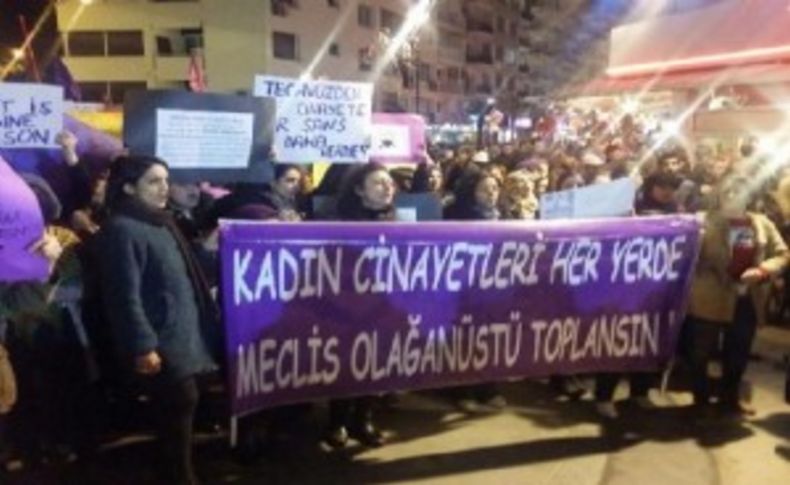 İzmir'de kadınlar Özgecan için yürüdü