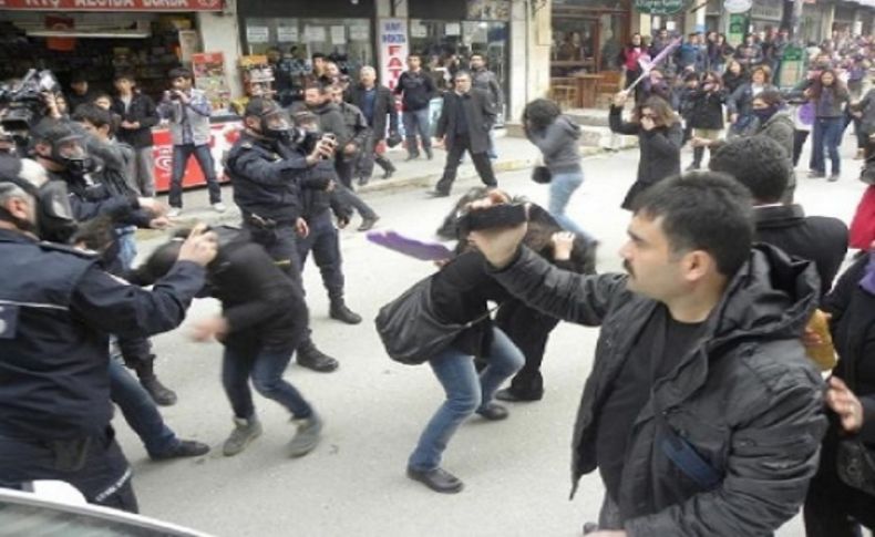 8 Mart hediyesi 'biber gazı'