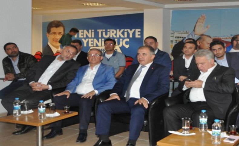 AK Parti İzmir'de yüzler gülüyor