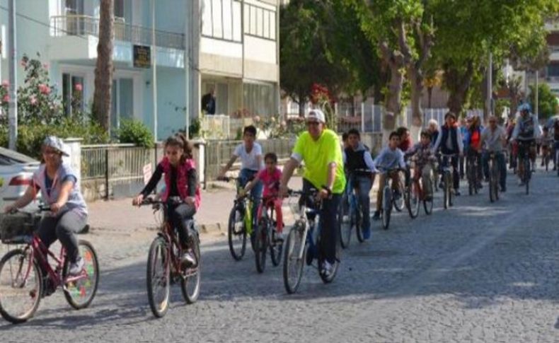 Dikili'de çocuk istismarına karşı pedal çevirdiler!