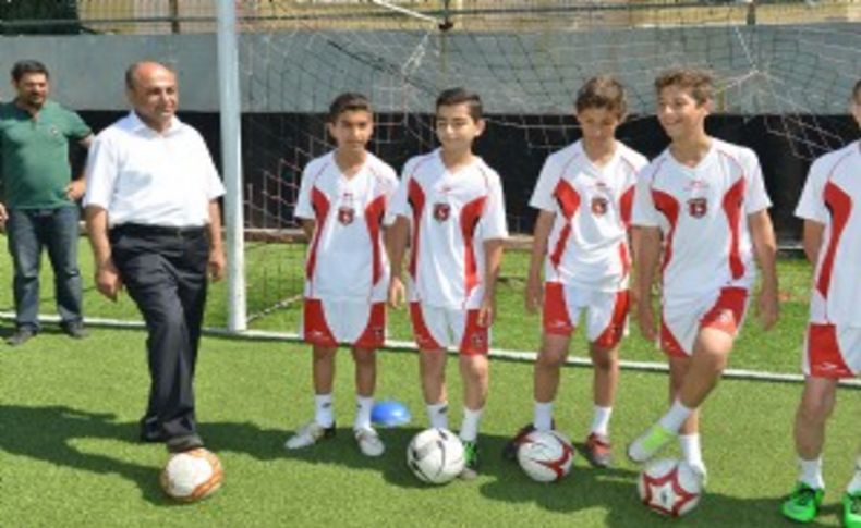 Çiğli'de yaz spor okulları açıldı