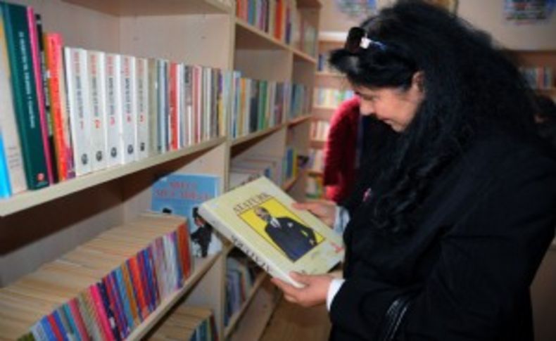 Seferhisar'dan köylere 5 bin kitap daha