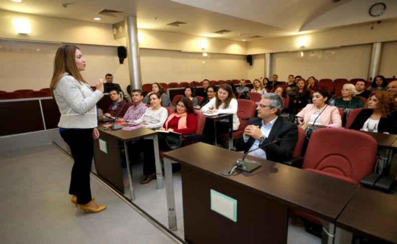 Karşıyaka’da ‘İyi Anne-Baba Okulu’ açıldı