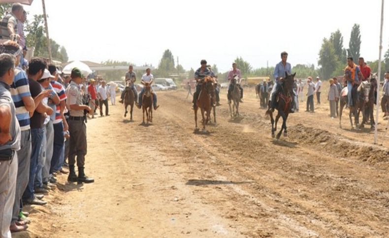 Ödemiş'te Rahvan At Yarışları