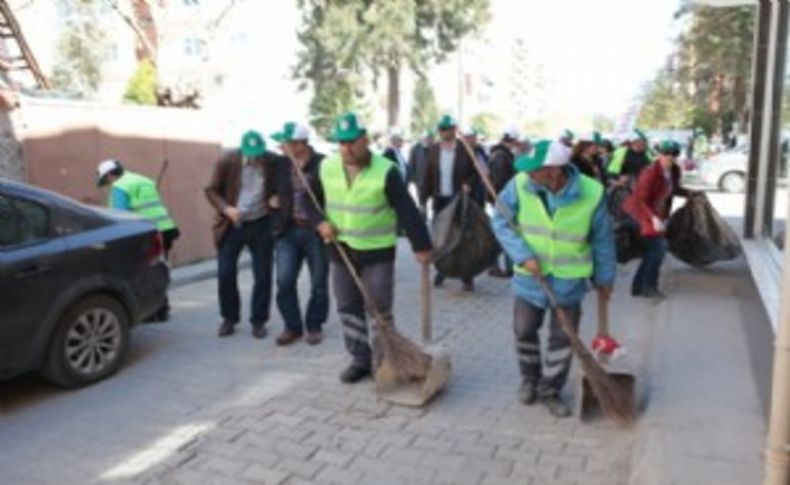 Bornova’da ‘Bahar Temizliği’ şenlik havasında