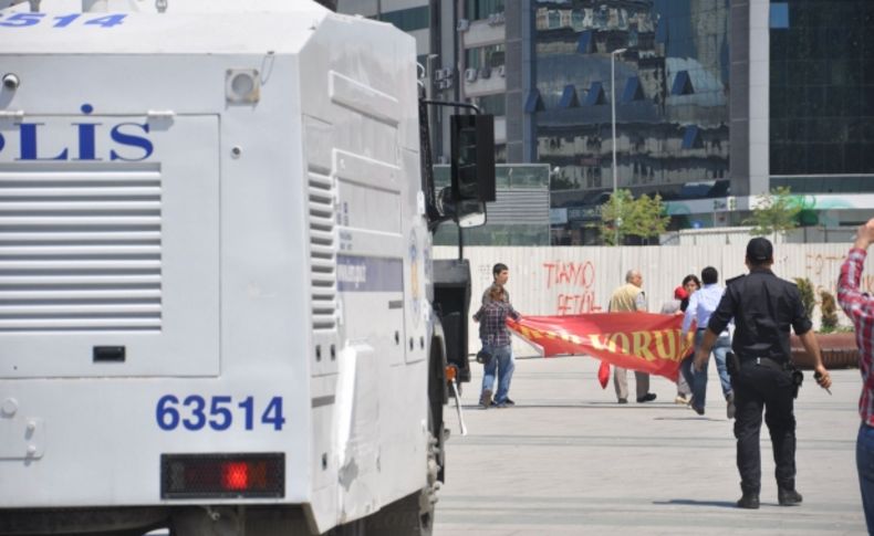 Adliye önündeki korsan gösteriye müdahale