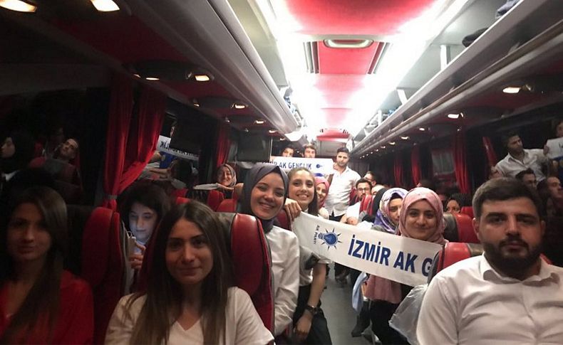 AK Gençlik İzmir 10 otobüsle Ankara'ya çıkarma yaptı