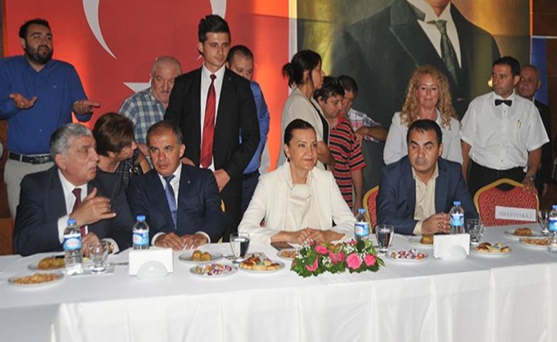 AK Parti İzmir'de bayramlaşma mesaisi