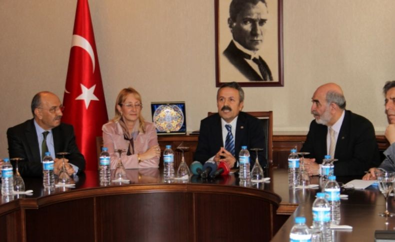 Akil İnsanlar Aksaray Üniversitesi'nde akademisyenlerle bir araya geldi