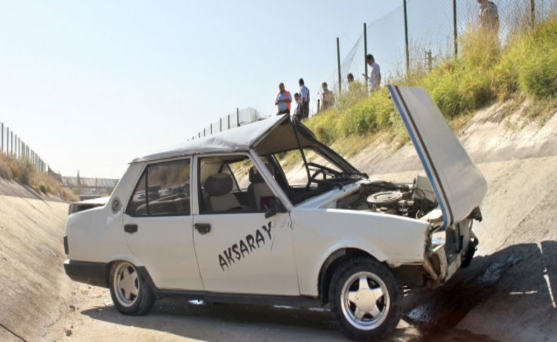 Aksaray’da otomobil sulama kanalına uçtu