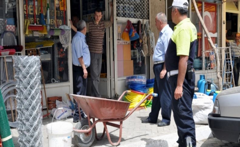 Aliağa Belediyesi’nden kaldırım denetimleri