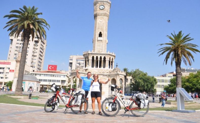 Alman çift, bisikletli gezilerini İzmir'de noktaladı