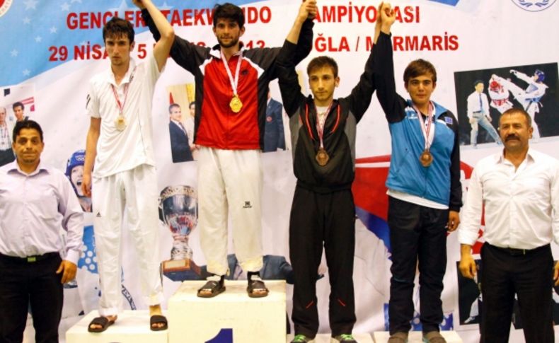 Alparslanlı Burakhan, taekwondoda Türkiye şampiyonu oldu