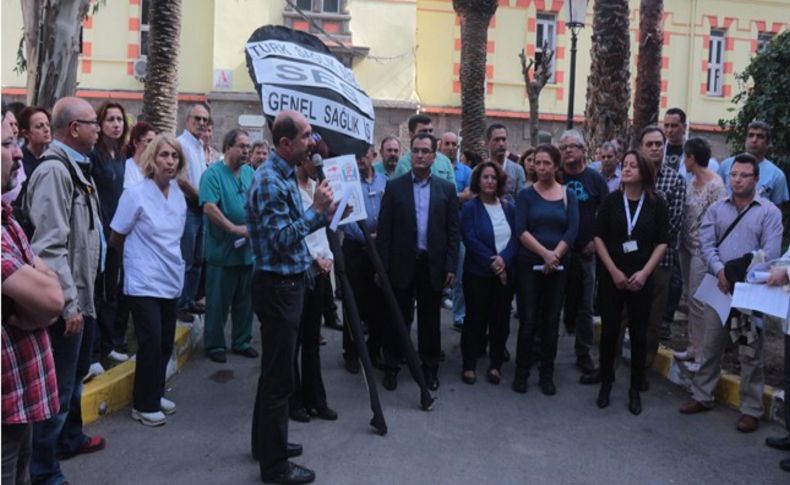 Alsancak Devlet Hastanesi'nde mobbing protestosu