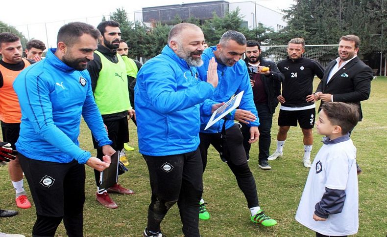 Altay'a minik taraftar morali