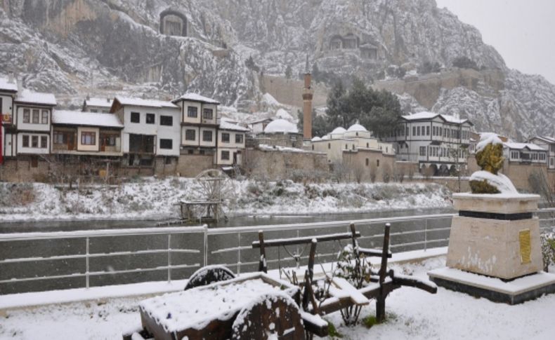 Amasya’da kar yağışı etkili olmaya başladı