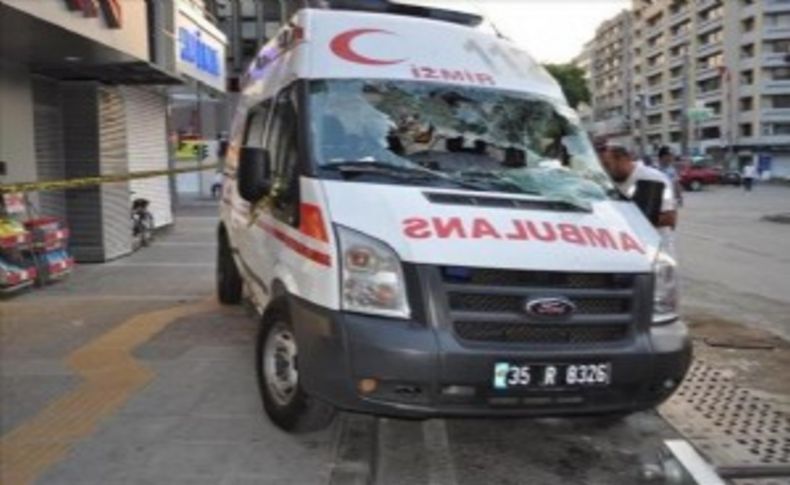 İzmir'de ambulans kaza yaptı: 6 yaralı