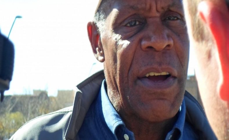 Amerikalı aktör Danny Glover, Güney Afrika’da polislerin grevine destek verdi