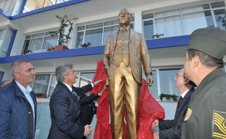 Güzelbahçe’de Atatürk’e anıtlı anma