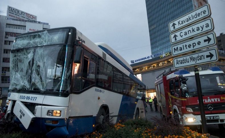 Ankara'da iki otobüs çarpıştı: 17 yaralı