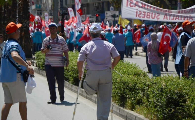 Antalya’da 1 Mayıs’ı polis değil sıcak dağıttı