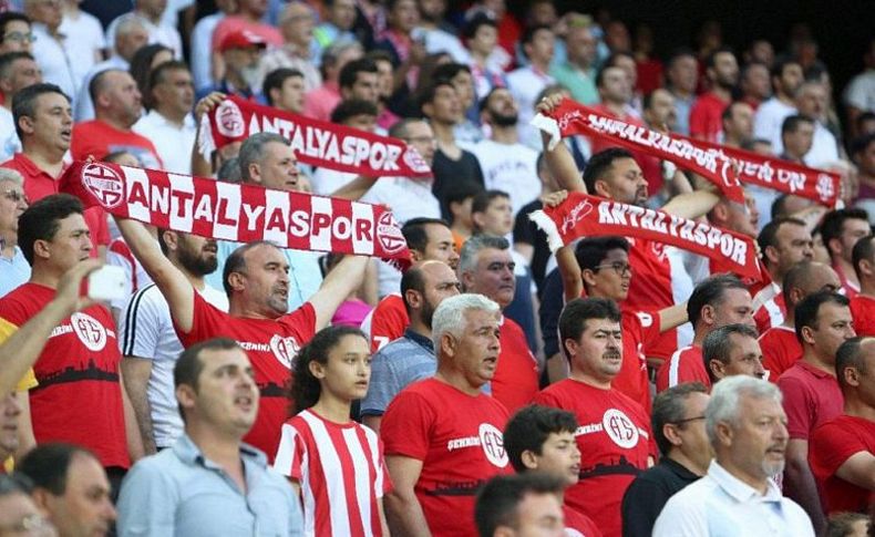 Antalyaspor’da ‘İzmir Marşı’ krizi büyüyor!