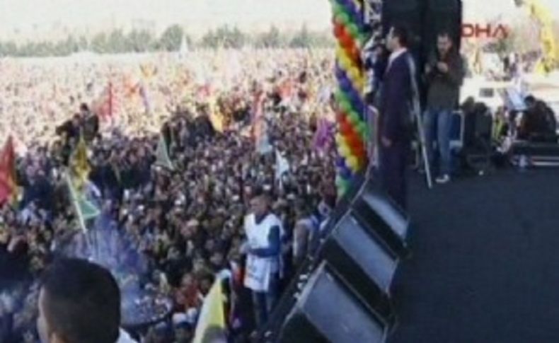 Demirtaş'tan Erdoğan'a: Sen teksin ve tek kalacaksın, biz milyonlarız