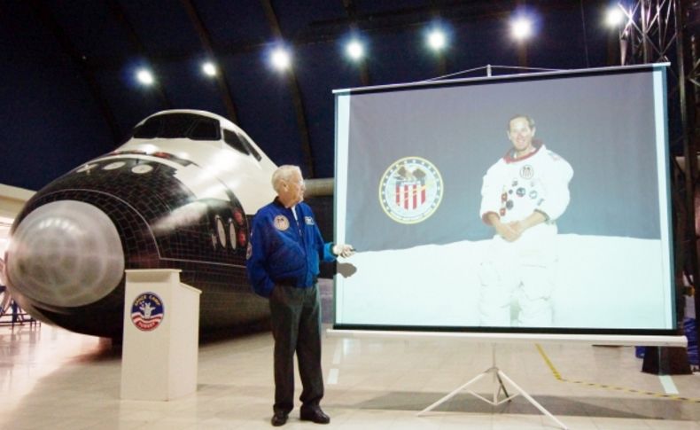 Apollo 16 astronotu Charlie Duke İzmir'de