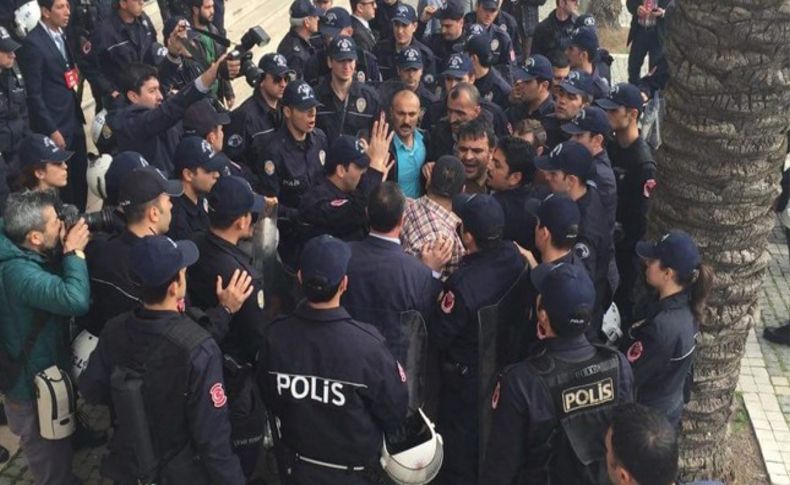 Başbakan Davutoğlu'nu protesto eden 15 kişi gözaltına alındı