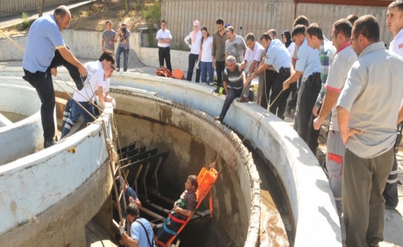 Arıtma tesisine düşen işçi ölümden döndü