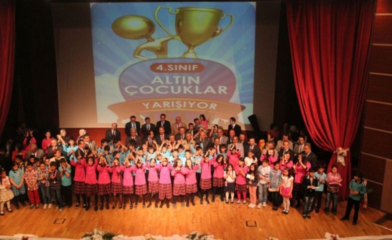 Artvin'in 'altın çocukları' ödüllerini aldı