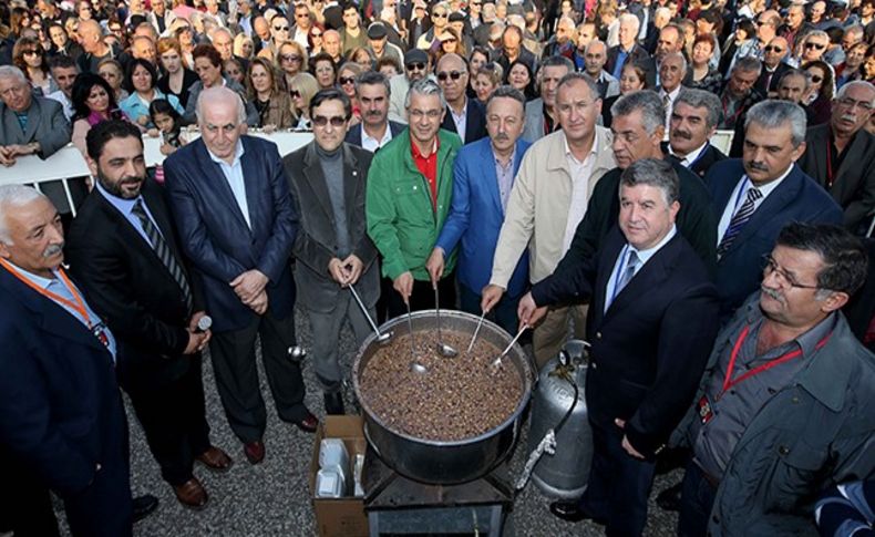 Karşıyaka'da Aşure Gününde birlik ve dostluk mesajı