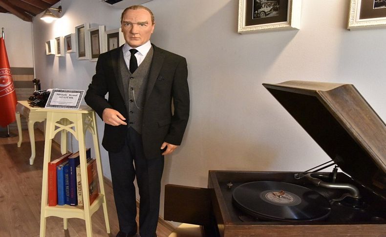 Atatürk’ün balmumu heykeli Ata Anı Evi’nde