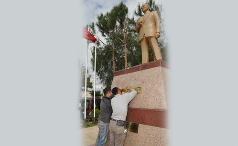 Atatürk Anıtı'ndan sökülen yazılar yeniden asıldı