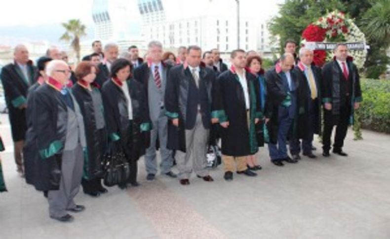 İzmir'de Avukatlar Günü'nde buruk kutlama