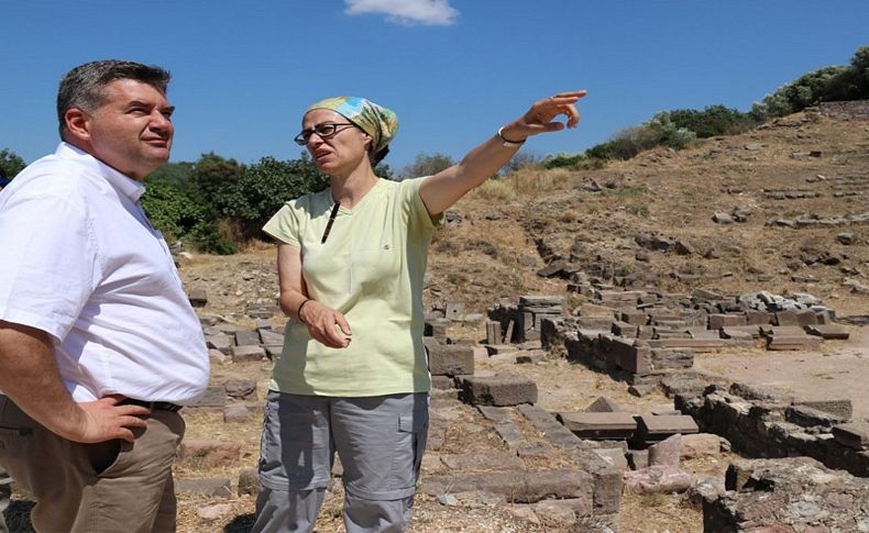 Başkan Oran Erythrai kazı çalışmalarını gezdi