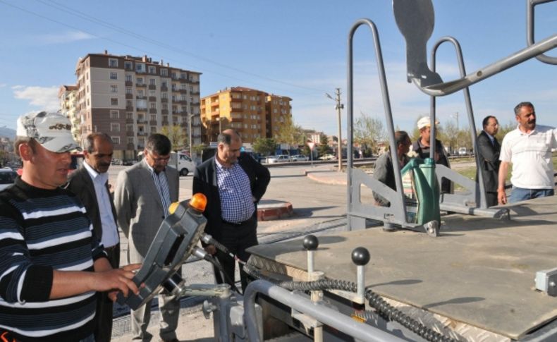 Başkan Akdoğan misafirlerine belediye çalışmalarını gösterdi